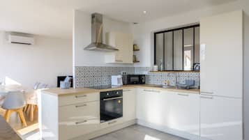 Kühlschrank, Mikrowelle, Ofen, Geschirrspüler