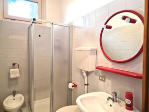 Shower, towels