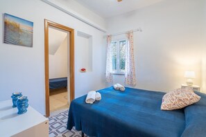 3 makuuhuonetta, silitysrauta/-lauta, ilmainen Wi-Fi, vuodevaatteet