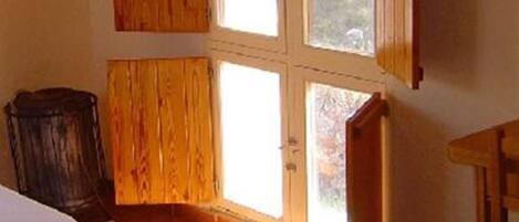 4 chambres, fer et planche Ă repasser, literie fournie