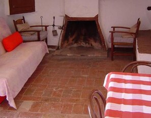 Interior - Country House 'Miramontes' with Mountain View, Private Terrace and Air Conditioning (Villena)