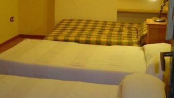 4 bedrooms, iron/ironing board, bed sheets