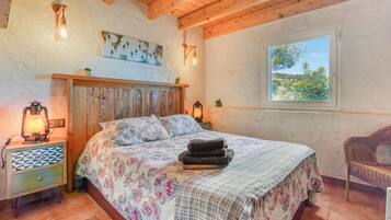 3 slaapkamers, een strijkplank/strijkijzer, gratis wifi, beddengoed