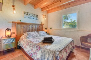 3 bedrooms, iron/ironing board, free WiFi, bed sheets - Country House 'El Castellet De L'Ocaive' with Mountain View, Wi-Fi and Air Conditioning (Alicante)