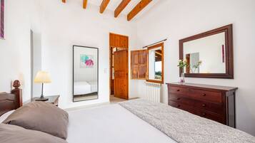 3 Schlafzimmer, BĂŒgeleisen/BĂŒgelbrett, kostenloses WLAN, BettwĂ€sche