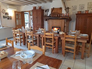 Dining - Room 'Matrimoniale Con Balcone' with Lake View, Shared Garden and Wi-Fi (Toscolano Maderno)
