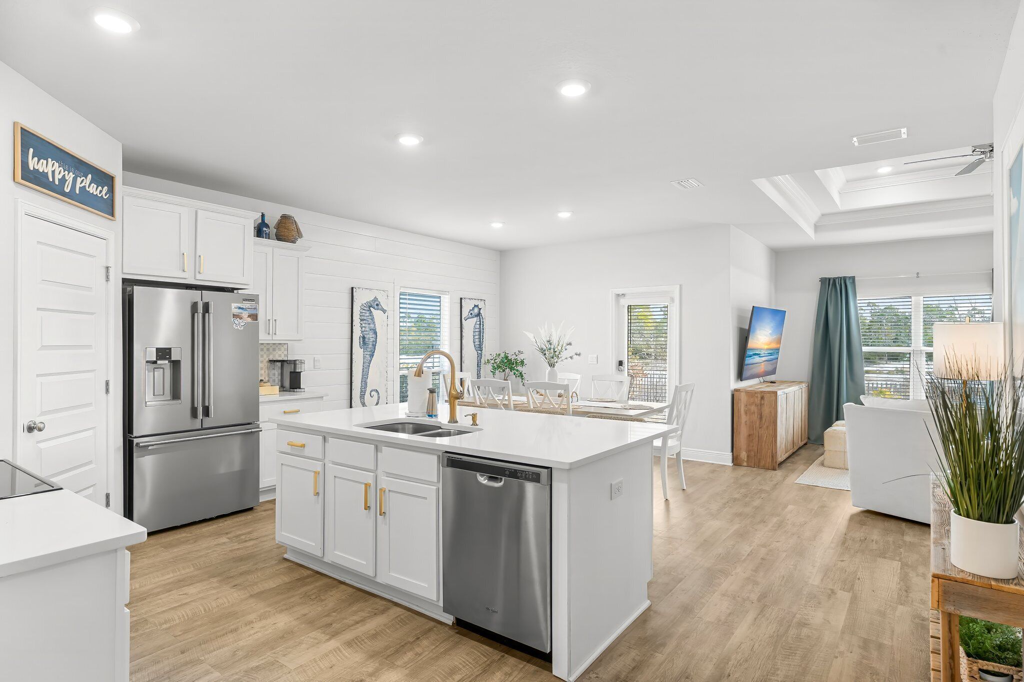 Kylskåp, mikrovågsugn, ugn och spishäll