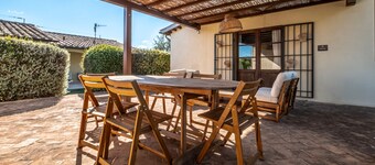 Apartment 'Leccino' with Shared Pool, Wi-Fi and Air Conditioning