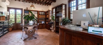 Apartment 'Pendolino' with Shared Pool, Wi-Fi and Air Conditioning