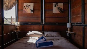 4 bedrooms, bed sheets