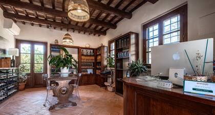 Apartment '5' with Shared Pool, Wi-Fi and Air Conditioning