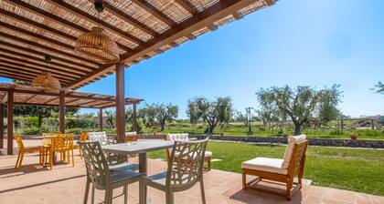 Apartment '6' with Shared Pool, Wi-Fi and Air Conditioning
