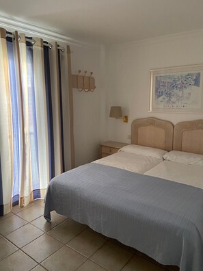 2 slaapkamers, een strijkplank/strijkijzer, gratis wifi, beddengoed