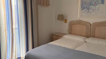 2 Schlafzimmer, BĂŒgeleisen/BĂŒgelbrett, kostenloses WLAN, BettwĂ€sche