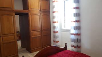 2 sovrum, strykjärn/strykbräda och sängkläder