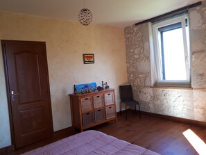 2 Schlafzimmer, Bügeleisen/Bügelbrett, Bettwäsche