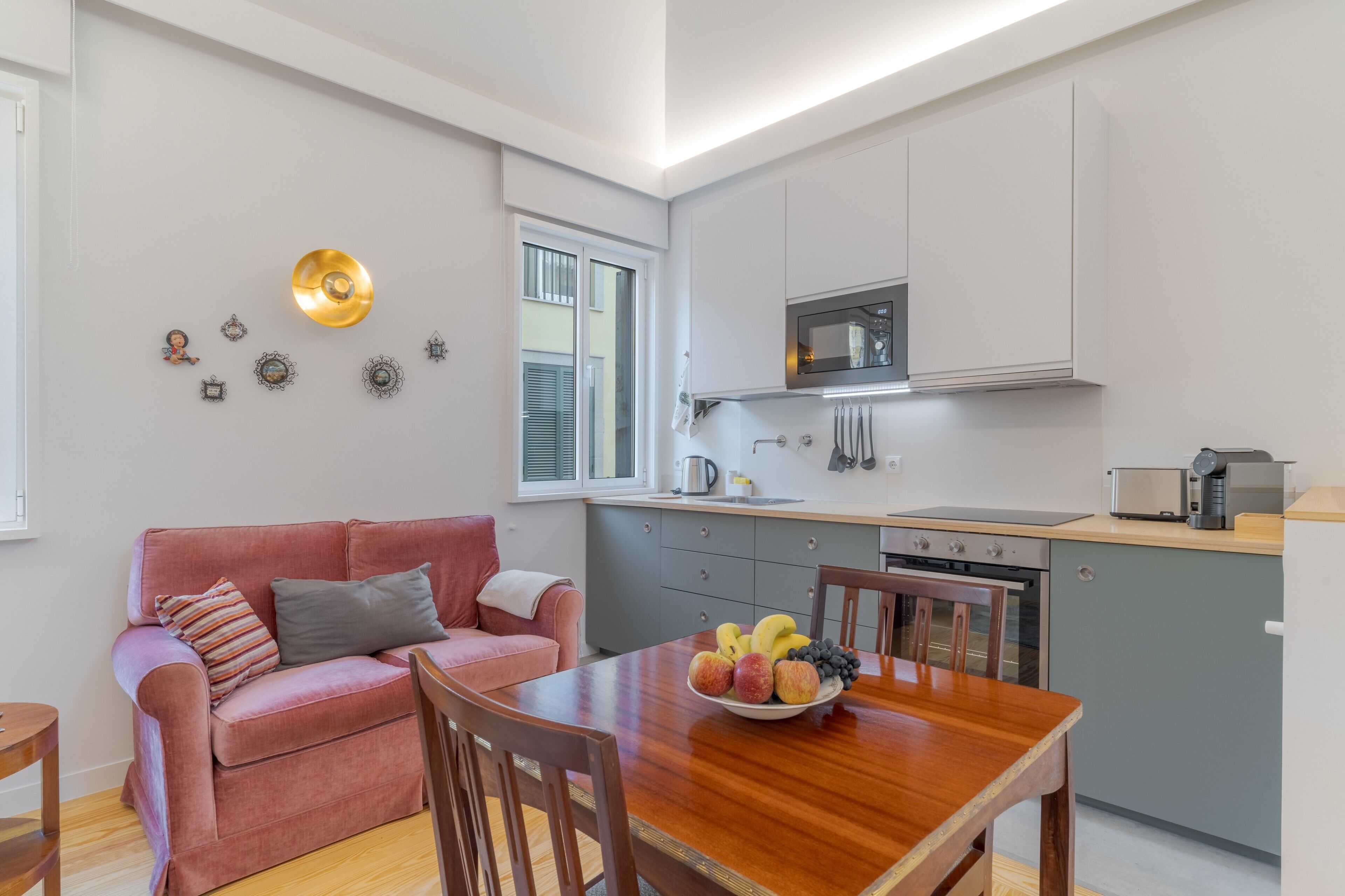 雪櫃、微波爐、焗爐、爐具