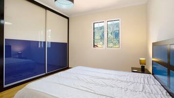 2 slaapkamers, een strijkplank/strijkijzer, gratis wifi, beddengoed