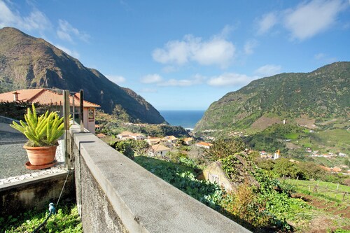 Holiday Home 'Cristina Grand' with Sea View, Private Terrace and Wi-Fi