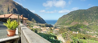 Holiday Home 'Cristina Grand' with Sea View, Private Terrace and Wi-Fi