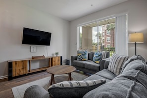 Smart TV - VC8-107 Vista Cay Orlando Condo | Walk to Pool, Near Disney & Universal (Orlando)