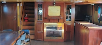 Luxurious one of a kind Tugboat/yacht, NYC, Sleeps 12, unique experience,