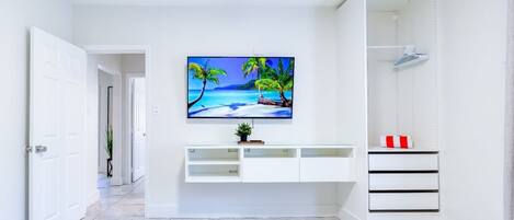 2 bedrooms, desk, iron/ironing board, free WiFi