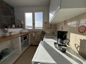 Kjøleskap, mikrobølgeovn, ovn og oppvaskmaskin