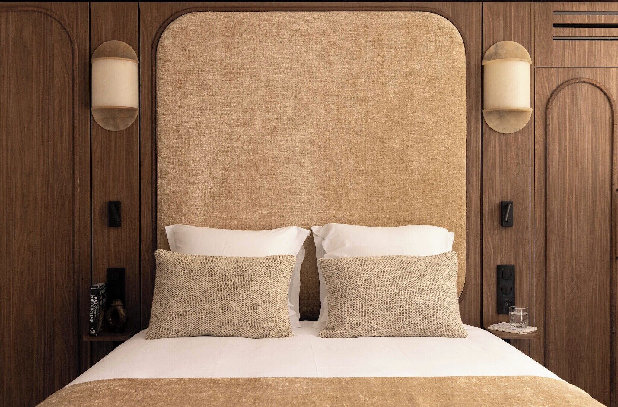 Iron/ironing board, internet, bed sheets