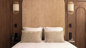 Iron/ironing board, internet, bed sheets