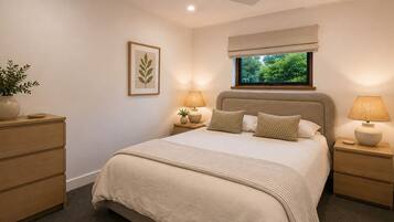 3 bedrooms, desk, iron/ironing board, travel crib