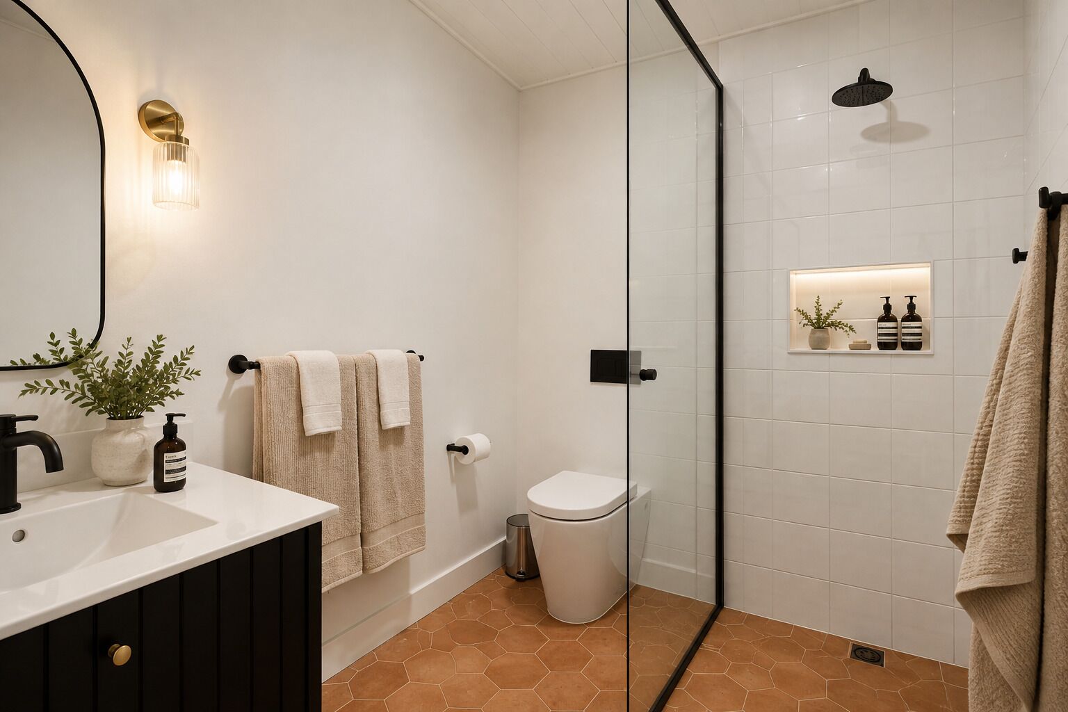 Douche, séchoir à cheveux, serviettes fournies, savon