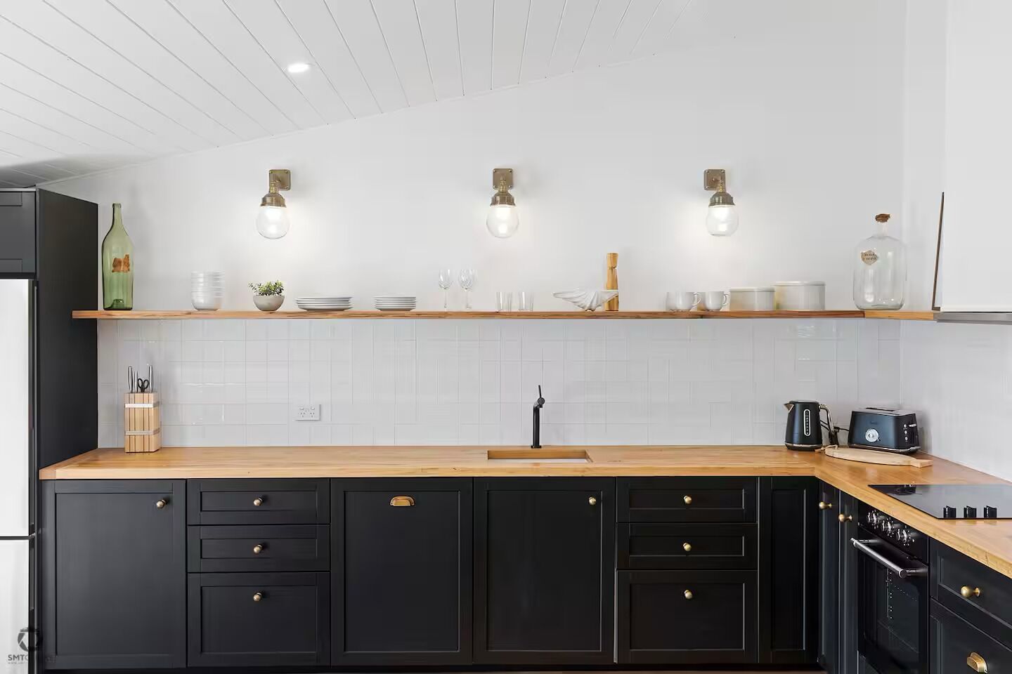 Geladeira, micro-ondas, fogão, cooktop