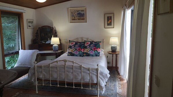 1 bedroom, desk, iron/ironing board, WiFi