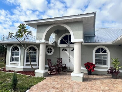 Casa Bella with heated swimming pool 7 bedrooms and 3 bathrooms