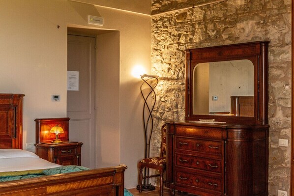 1 bedroom, desk, iron/ironing board, WiFi