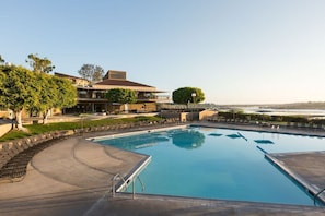 Pool - Newport Beach - Entire Apartment - Queen Bed (Newport Beach)