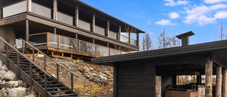 المنشأة من الخارج