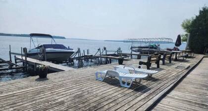 Spacious 4 season cottage by Balsam Lake