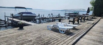 Spacious 4 season cottage by Balsam Lake