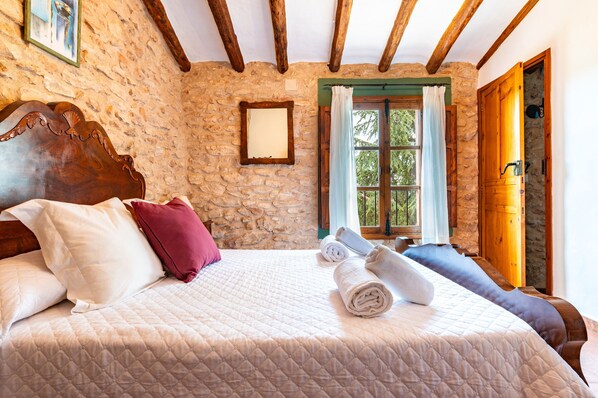 5 bedrooms, bed sheets