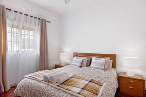 1 chambre, fer et planche à repasser, Wi-Fi gratuit, draps fournis