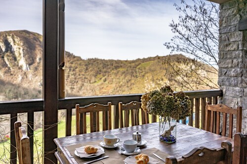 Room 'El Manzano' with Shared Pool, Shared Garden and Wi-Fi