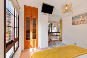 2 chambres, fer et planche à repasser, Wi-Fi gratuit, draps fournis