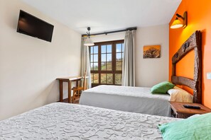 1 bedroom, free WiFi - Room 'El Nogal' with Shared Pool, Shared Garden and Wi-Fi (Gamonedo)