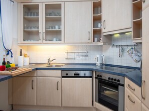 Kühlschrank, Mikrowelle, Ofen, Geschirrspüler