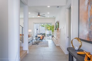 Smart TV, fireplace - Arlington Park Luxury House (Sarasota)