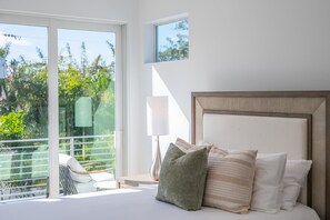 6 bedrooms, iron/ironing board, travel cot, WiFi - Luxury 6BR Sarasota Home Near Siesta Key (Sarasota)