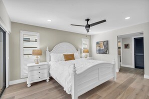 3 bedrooms, desk, iron/ironing board, free WiFi