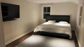 2 bedrooms, desk, iron/ironing board, WiFi